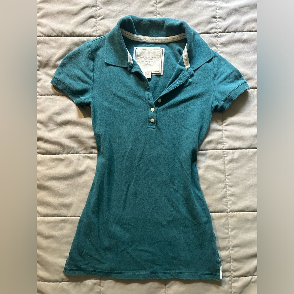 Vintage Xs American Eagle women’s polo is an emerald color.